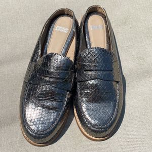 Johnston and Murphy Metallic Slides Mules
Size 8.5?